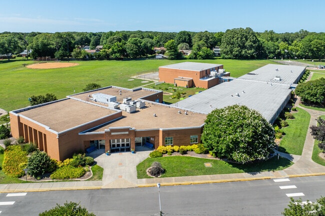 Kingston Elementary School has approximately 492 students.