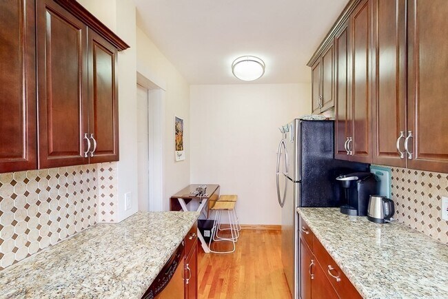 34 Ash St unit 204, Cambridge, MA 02138 - photo 5