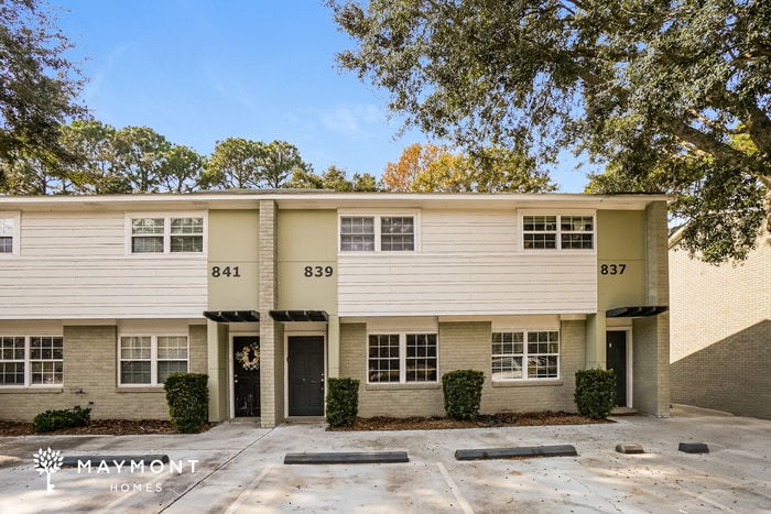 839 von Kolnitz Rd, Mount Pleasant, SC 29464 - photo 1