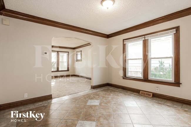 216 S Elmwood Ave, Waukegan, IL 60085 - photo 6