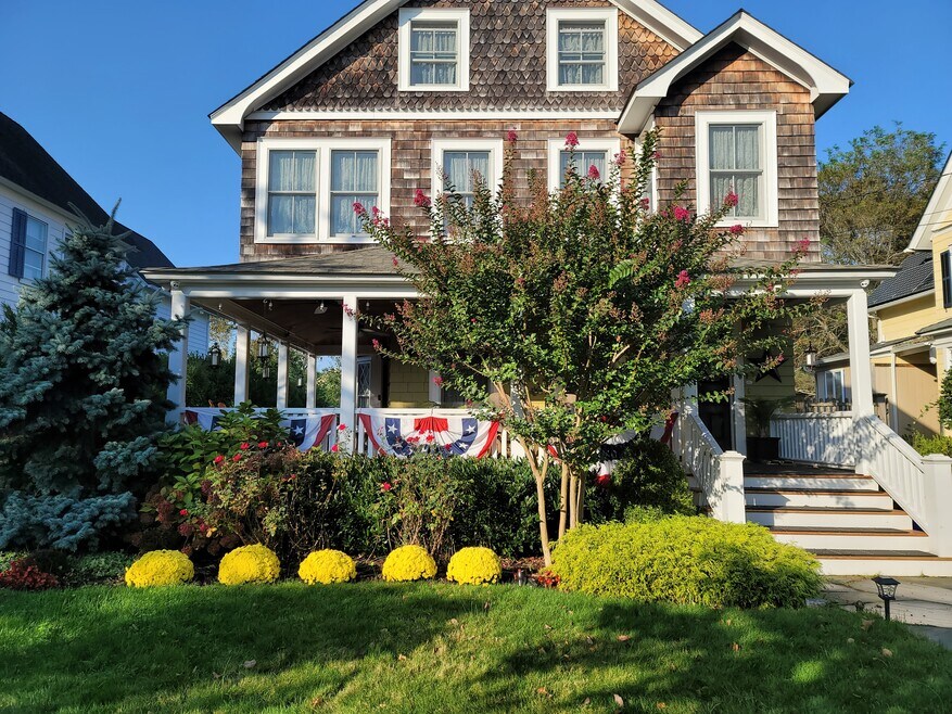 78 S Carll Ave unit 2, Babylon, NY 11702 - photo 1