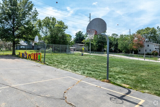 Horn Elementary students have ample outdoor space for recess and PE classes.