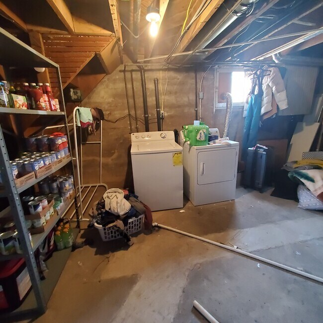 353 S 200 E unit Room 3 - Female Cont, Springville, UT 84663 - photo 5