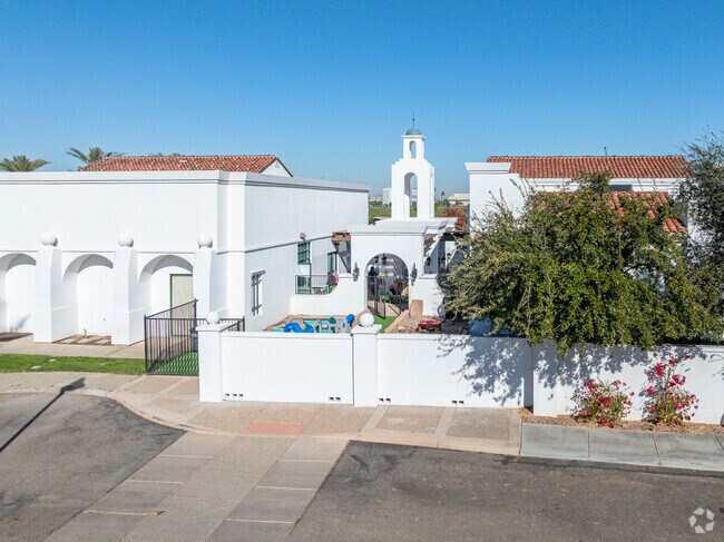 Casa Del Nino Bilingual Montessori School