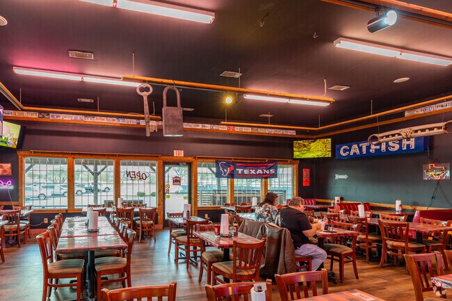 New Moon BBQ has delicious brisket and is staple in Lebanon.