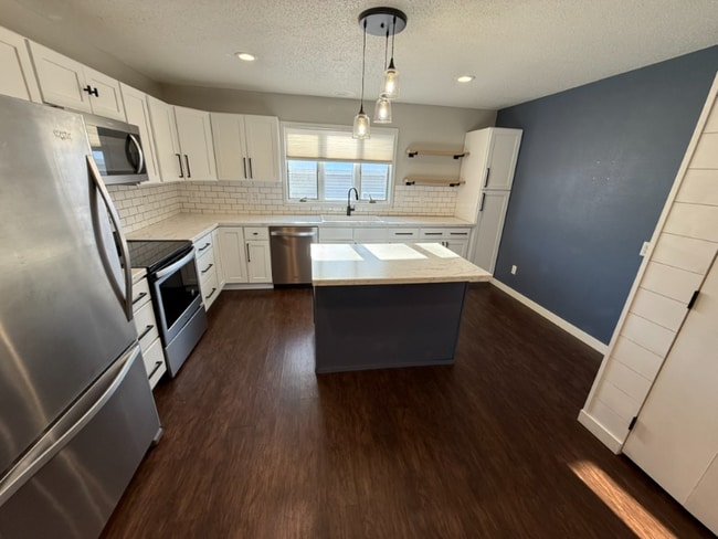 1511 2nd Ave N unit upper, Grand Forks, ND 58203 - photo 2