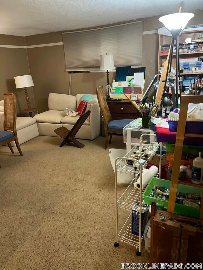 33 Westgate Rd Unit 1, Boston, MA 02467