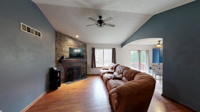 117 Drew Ct NE, Poplar Grove, IL 61065 - photo 3