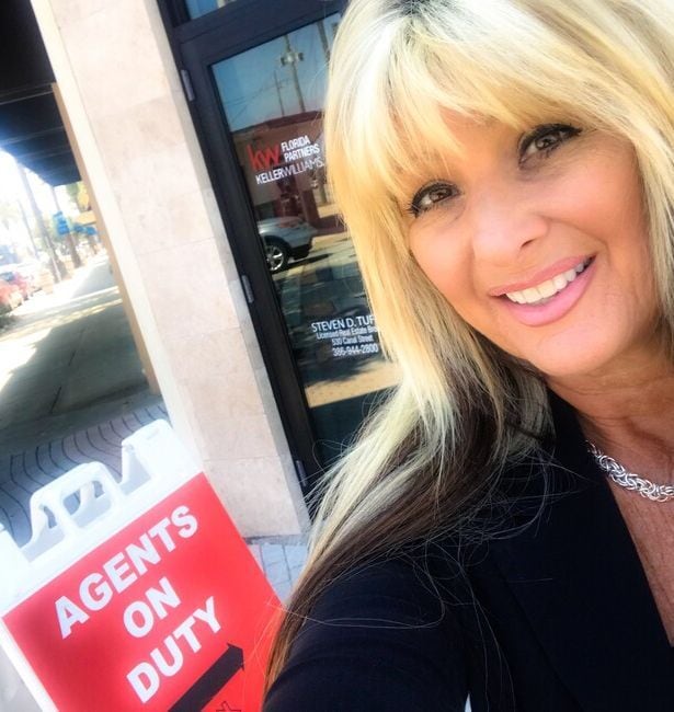 Agent Photo