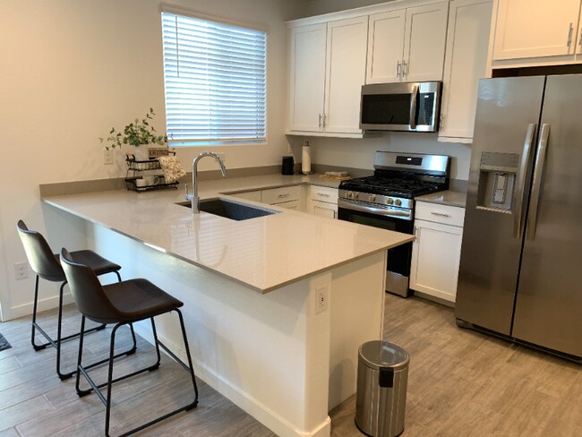 15857 W Kendall St unit 2, Goodyear, AZ 85338 - photo 3