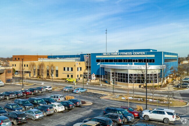 The Family Fitness Center offers group exercise classes near Lawrencewood Gardens.