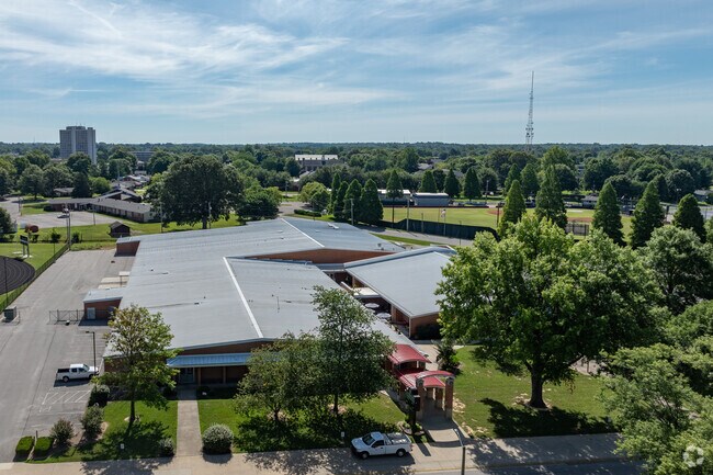 Owensboro Middle School South scored an A- for teachers on niche.com.