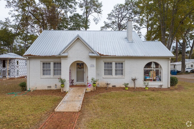 Montevallo offers many old and new style homes and sometimes a combo of both styles together.