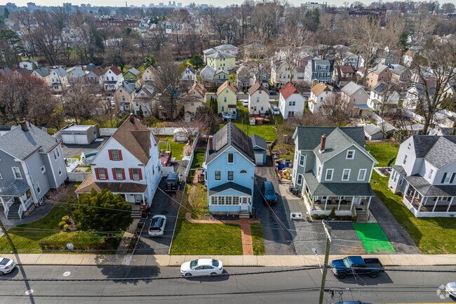Colorful homes are common in Bloomfield.