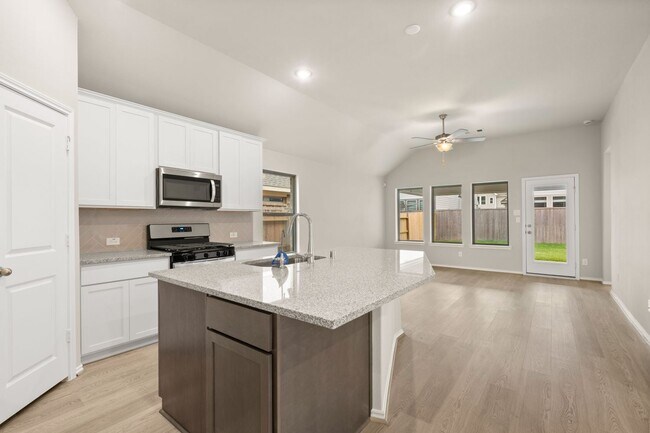 12530 Nueces River Dr, Cypress, TX 77433 - photo 4