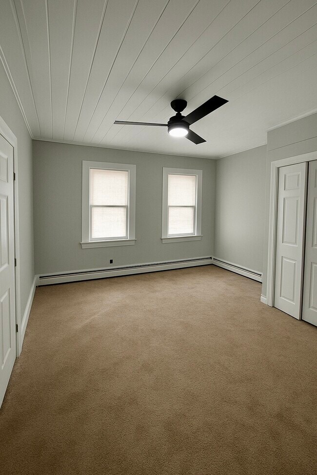 327 1st Ave unit 1st Fl, Phoenixville, PA 19460 - photo 5