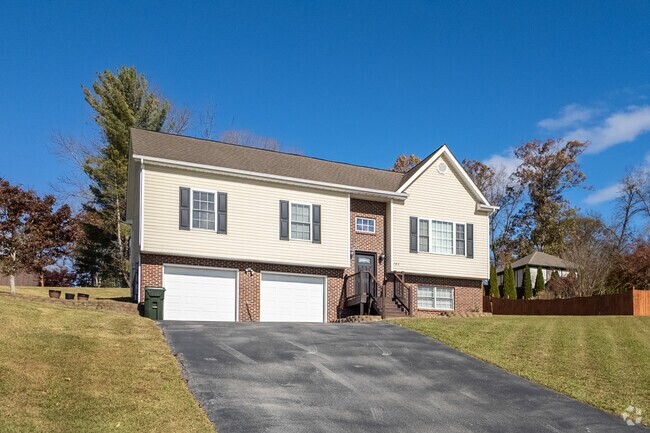 Bi-Level homes are one of many options for potential Oak Grove residents.