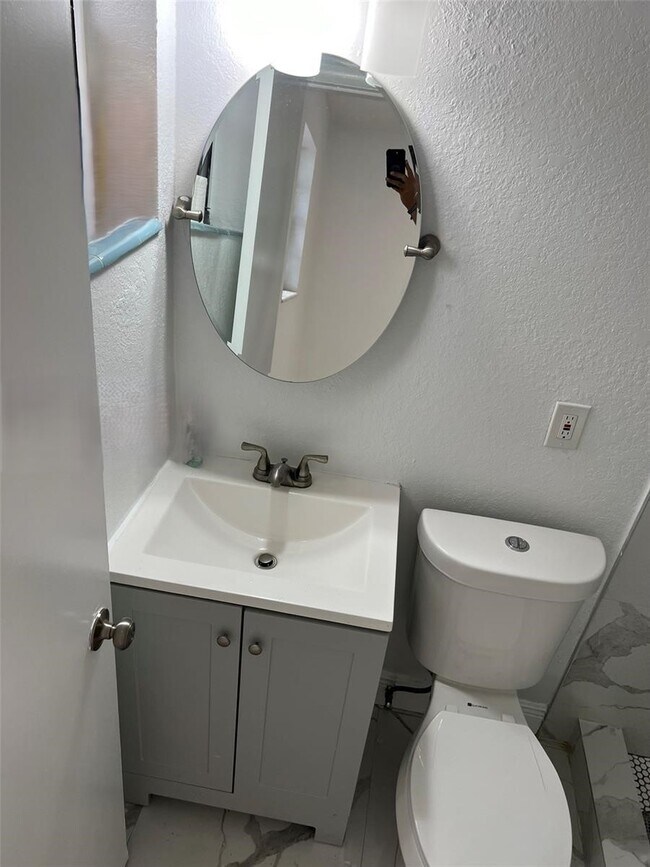 4421 NW 33rd St, Lauderdale Lakes, FL 33319 - photo 5