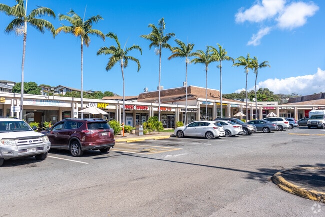 There are several smaller retail outlets in Halawa which offer local restaurants and shops.
