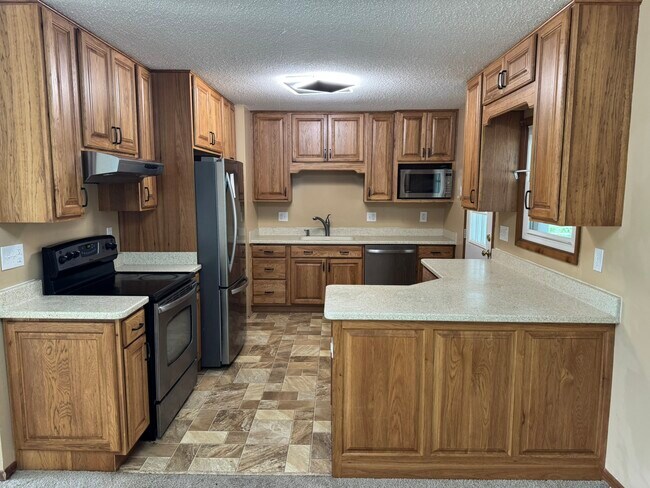 2107 Tanglefoot Ln, Bettendorf, IA 52722 - photo 5