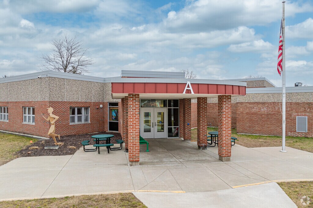 Glenwood Elementary School, entrance.