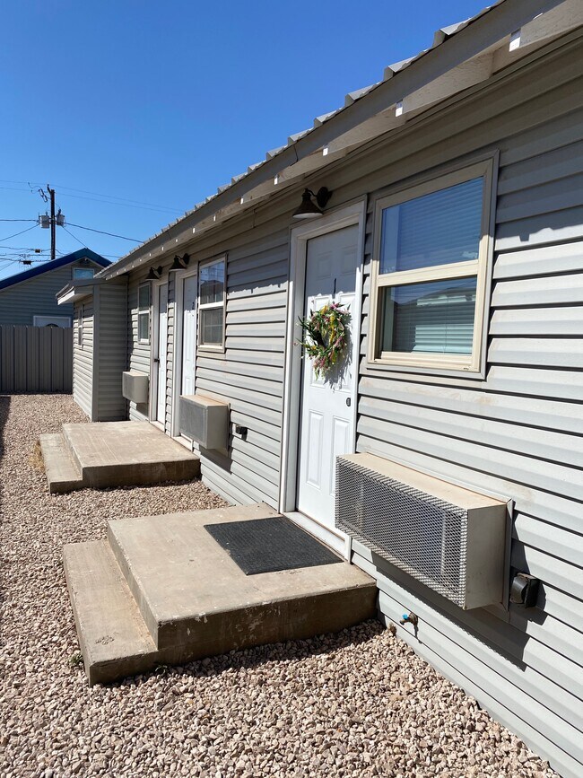 906 S Colorado St unit 1, Midland, TX 79701 - photo 2