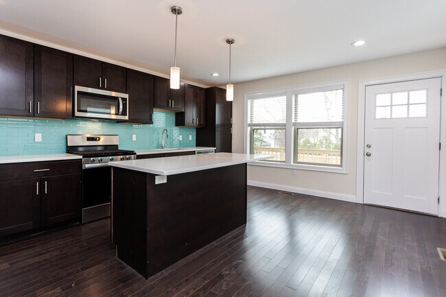 477 Fulton St unit F, Medford, MA 02155 - photo 6