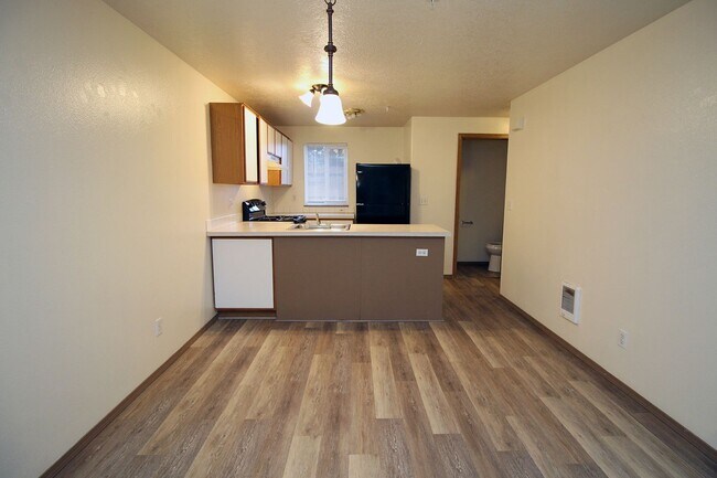 17-23-23 SE 127th Ave unit 17-02, Portland, OR 97233 - photo 7