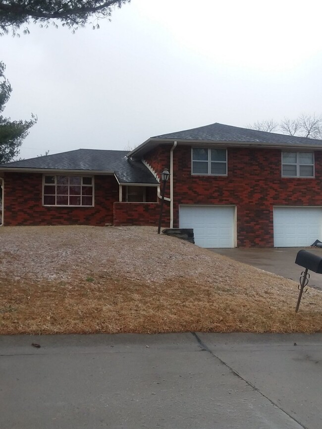 1508 Pat Dr, Saint Joseph, MO 64506