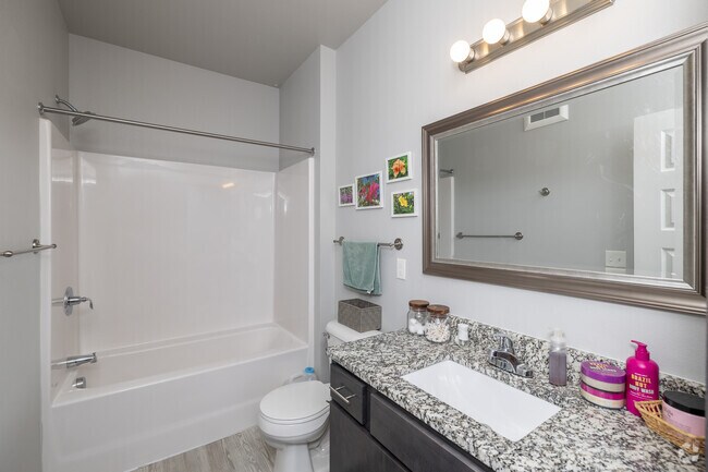 Flats on 21, Austin, MN 55912 - photo 6