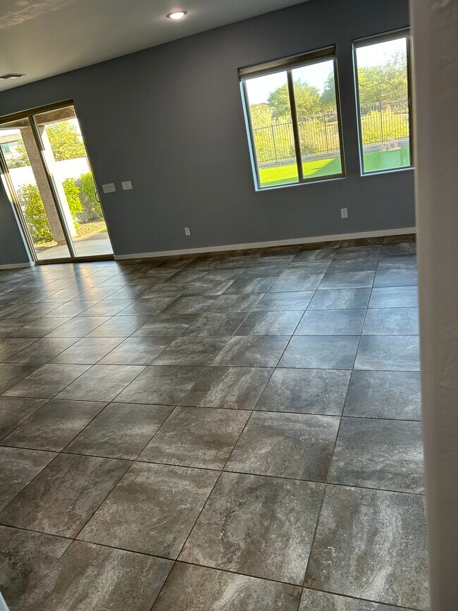 2169 N 209th Dr, Buckeye, AZ 85396 - photo 5