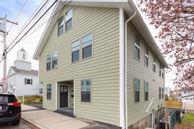 476 Fulton St unit 476, Medford, MA 02155 - photo 2