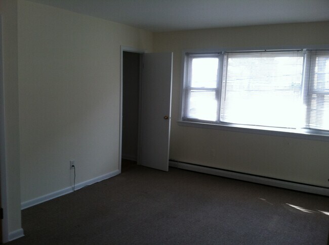 495 Main St unit 2L, Fort Lee, NJ 07024 - photo 4