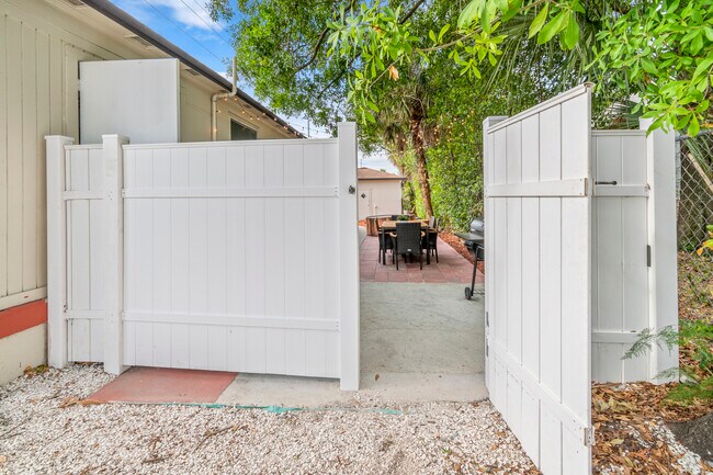 2402 W Cypress St unit ADU, Tampa, FL 33609 - photo 2