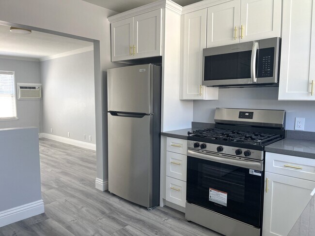 5444 Colfax Ave unit 3, North Hollywood, CA 91601 - photo 4