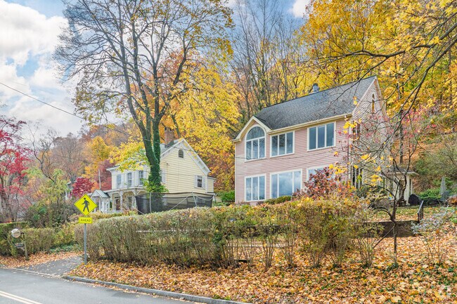 Rows of stately homes line River Road in Grand View-on-Hudson.