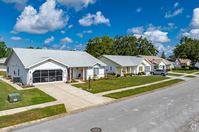Heritage Lake ranch homes line the beautiful streets of the neighborhood.