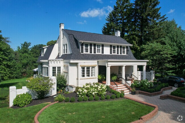 Built throughout the 1920s brick Colonial homes are popular in the Bexley neighborhood.
