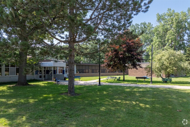 Keewahdin Elementary School