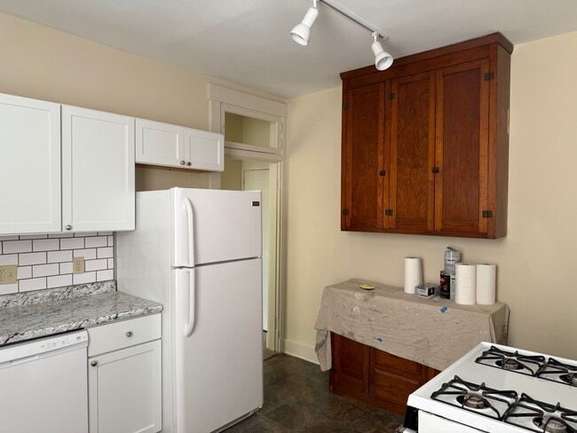 352 Shiloh St unit 2, Cincinnati, OH 45220 - photo 4