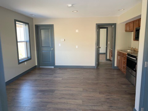 324 Scotts Run Rd unit 101, Maidsville, WV 26541 - photo 3