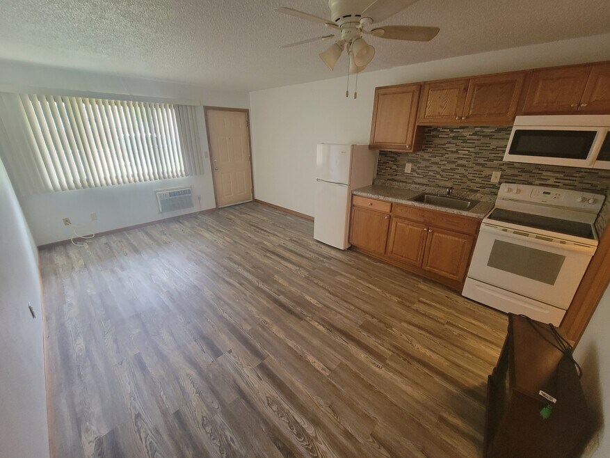 2222 32nd St S unit 1, La Crosse, WI 54601 - photo 1