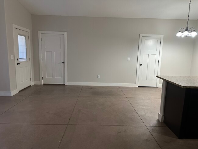 4833 N Hillside Ct, Wichita, KS 67219 - photo 7