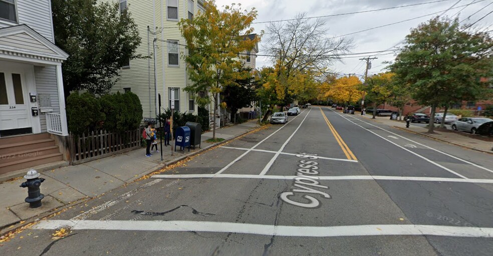 234 Cypress St unit 3, Brookline, MA 02445 - photo 1