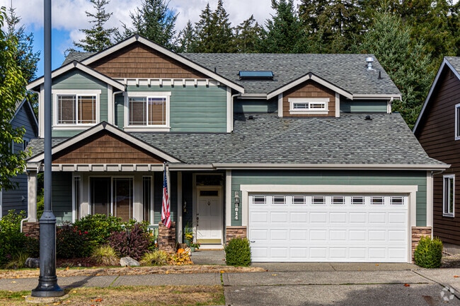 A stunning example of a beautiful contemporary homes in The Seasons neighborhood.