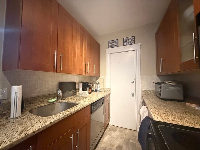 2 Sutherland Rd unit 31, Brighton, MA 02135 - photo 3