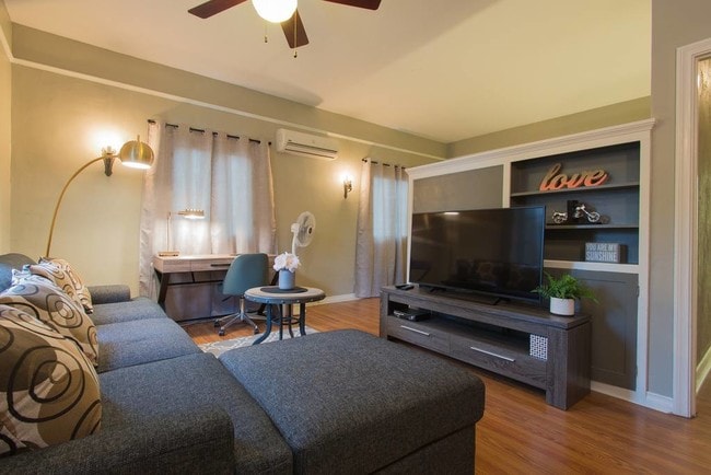 83 W Glenarm St, Pasadena, CA 91105 - photo 2