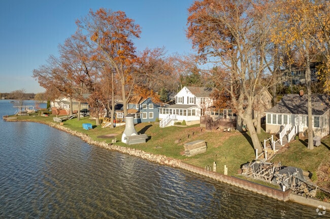 There is a wide array of architectural styles found in Vineyard Lake.