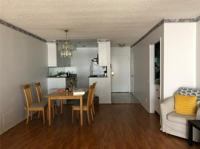 Dining Area - Formal Entry