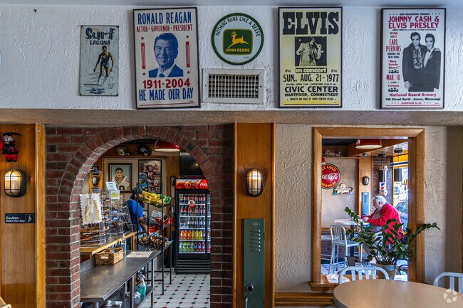 Enjoy some delicious pizza from Old School Pizzeria in Wellesley Farms.